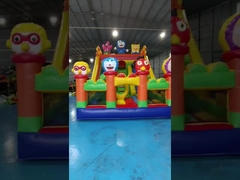 Tarpaulin şişme su slaytları Karikatür temalı çocuklar Su atlama kalesi