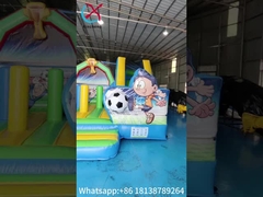 Çocuklar için PVC şişme çıkartma makinesinin ve kaydırma ile futbol temalı kale oyun alanı
