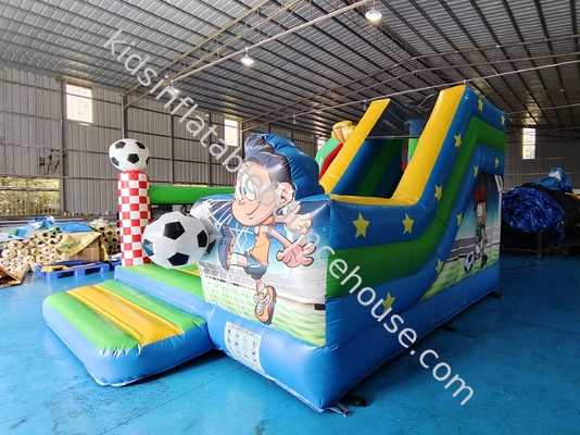 Çocuklar için PVC şişme çıkartma makinesinin ve kaydırma ile futbol temalı kale oyun alanı